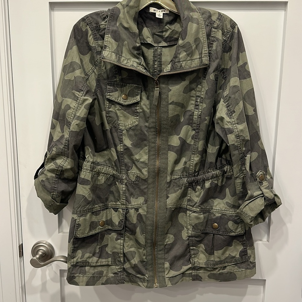 Zip Front Camo Jacket Size L - image 6